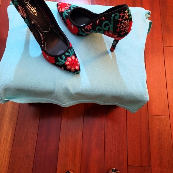 Charles by Charles David - Picture 2 of 6